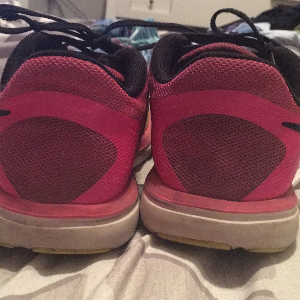 Shoes - Picture 5 of 7